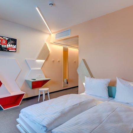 Meininger Hotel Heidelberg Hauptbahnhof ภายนอก รูปภาพ