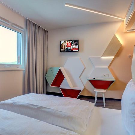 Meininger Hotel Heidelberg Hauptbahnhof ภายนอก รูปภาพ