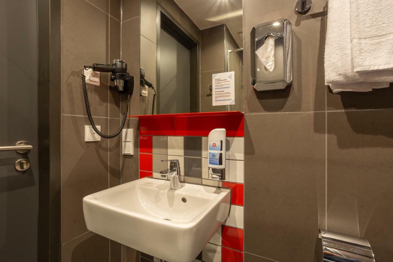 Meininger Hotel Heidelberg Hauptbahnhof ภายนอก รูปภาพ